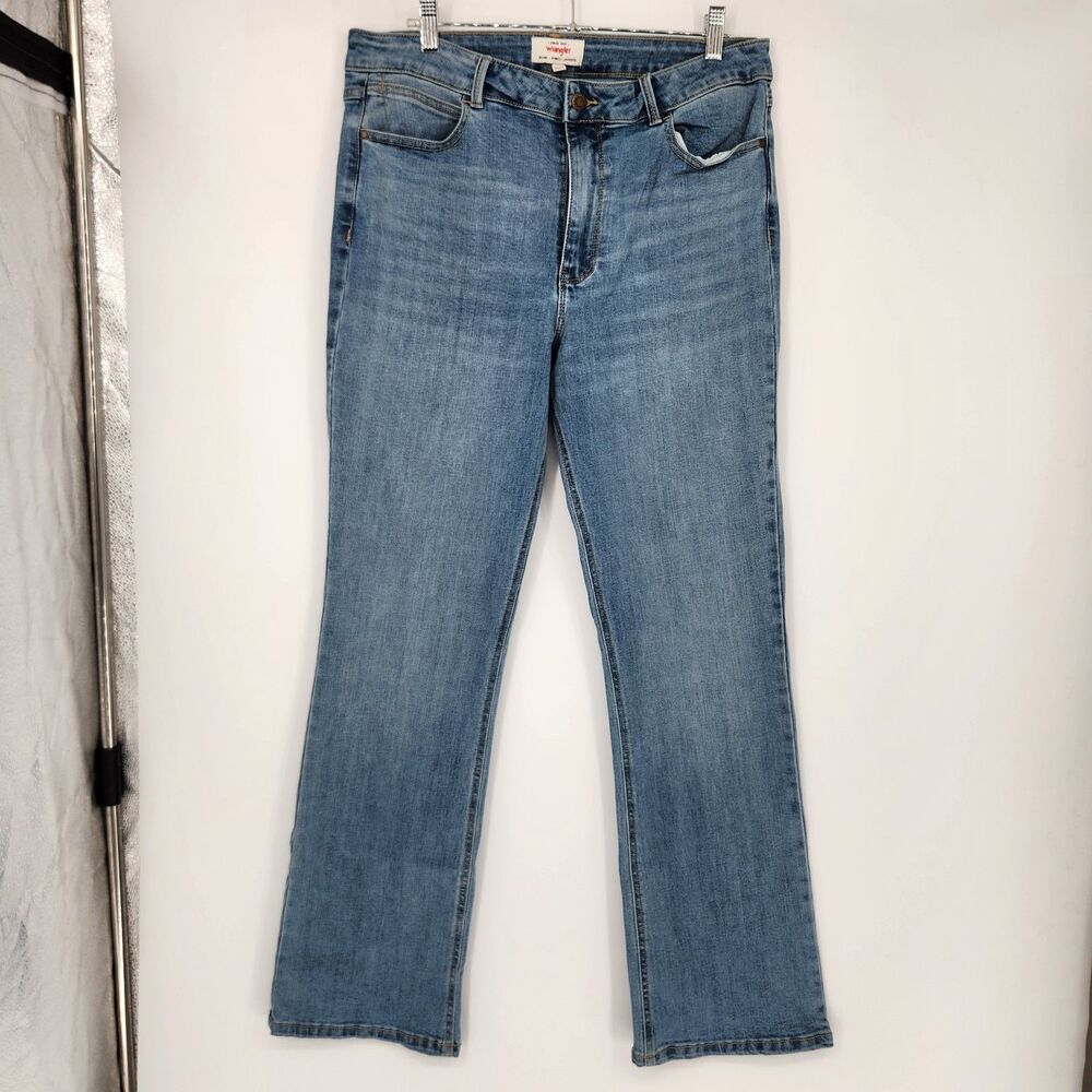 Wrangler‎ Women's 14/32 Blue Denim Bootcut High Rise Jeans